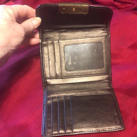 PreOwned - Coach Wallet - snaps and zipper work -7 credit cards slots-5 pockets - Picture 3 of 16